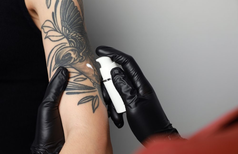 Ile czasu trwa gojenie się tatuaży? Praktyczne wskazówki dla właściwej pielęgnacji skóry po zabiegu